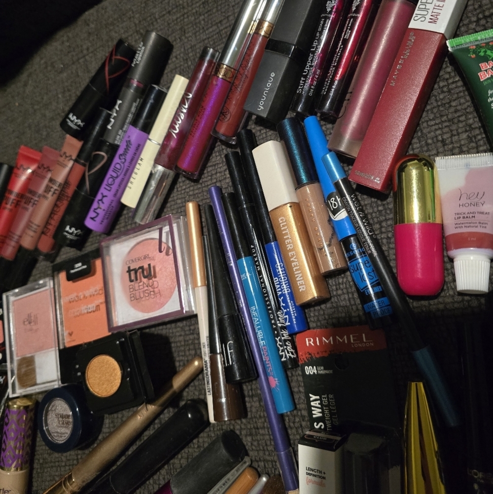 Makeup Bundle! - Picture 6 of 8